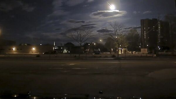 A meteor streaking across the sky was caught on Portland Maine Police Department patrol vehicle camera in this images posted on social media in Portland, Maine, United States early May 17, 2016. - Sputnik Afrique
