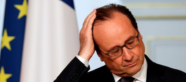 French President Francois Hollande attends a joint declaration with Benin's President Patrice Talon at the Elysee Palace in Paris, France, April 26, 2016. - Sputnik Afrique