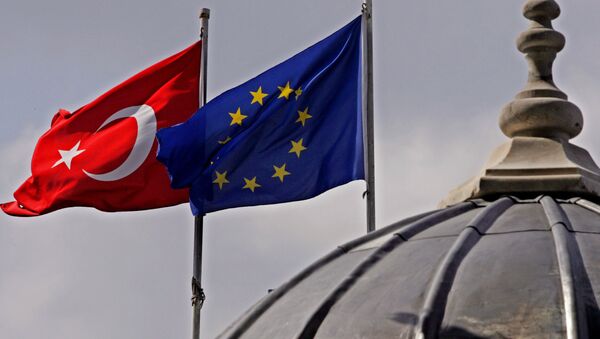 Drapeaux européen et turc - Sputnik Afrique