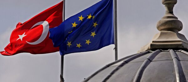 Drapeaux européen et turc - Sputnik Afrique