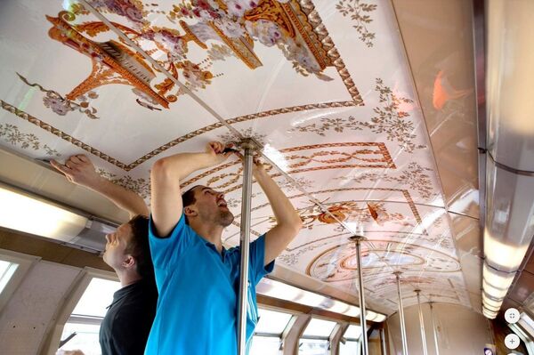 Au plafond, un décor du Belvédère du Petit Trianon  - Sputnik Afrique