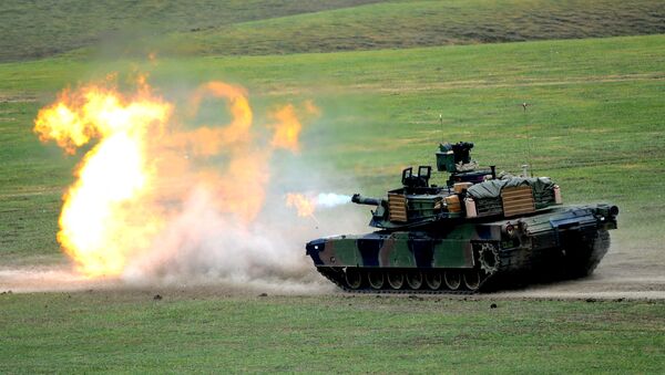 A US M1A2 Abrams tank fires during the Noble Partner 2016 joint military exercise at the Vaziani training area outside Tbilisi on May 18, 2016. - Sputnik Afrique
