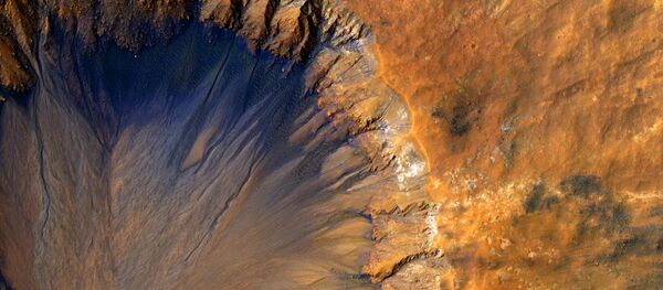 Un cratère sur la surface de Mars - Sputnik Afrique