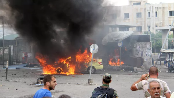 A Syrian army soldier and civilians inspect the damage after explosions hit the Syrian city of Tartous, in this handout picture provided by SANA on May 23, 2016. - Sputnik Afrique