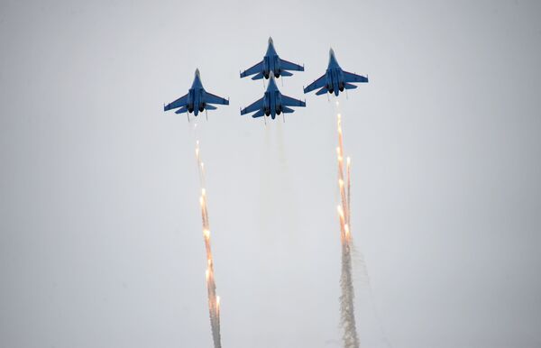 L’anniversaire des patrouilles acrobatiques Strijis et Preux russes - Sputnik Afrique
