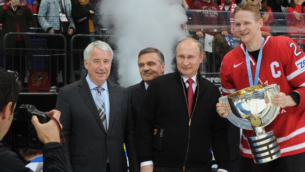 Президент РФ В. Путин посетил финальный матч чемпионата мира по хоккею - Sputnik Afrique