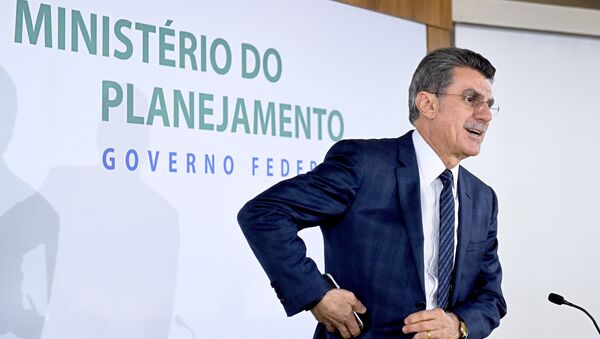 The Planning Minister in Brazil's interim government, Romero Juca, arrives to offer a press conference in Brasilia, on May 23, 2016. - Sputnik Afrique