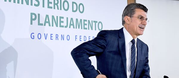 The Planning Minister in Brazil's interim government, Romero Juca, arrives to offer a press conference in Brasilia, on May 23, 2016. - Sputnik Afrique