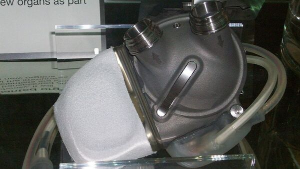 An artificial heart displayed at the London Science Museum - Sputnik Afrique