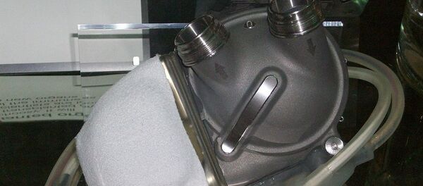 An artificial heart displayed at the London Science Museum - Sputnik Afrique