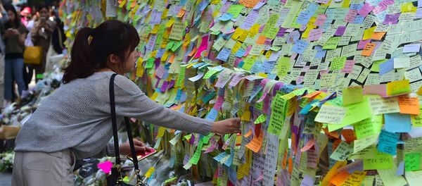 Un mur de chrysanthèmes contre le meurtre sexiste d’une Sud-Coréenne - Sputnik Afrique