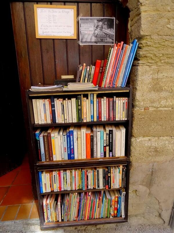 Une librairie pas comme les autres: Ma récompense, le sourire des gens - Sputnik Afrique