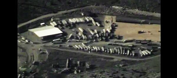 Destruction de camions acheminant du pétrole vers la Turquie Destruction de camions acheminant du pétrole vers la Turquie - Sputnik Afrique