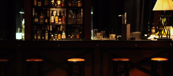 Amateurs d’alcool, s’abstenir: un bar anglais pas comme les autres - Sputnik Afrique