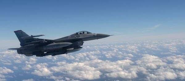 Un chasseur américain F-16 - Sputnik Afrique