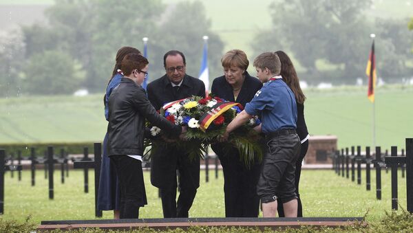 François Hollande et Angela Merkel à Consenvoye - Sputnik Afrique