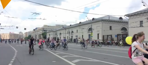 Tour de Moscou: la plus grande parade à vélo de Russie se tient dans la capitale russe - Sputnik Afrique