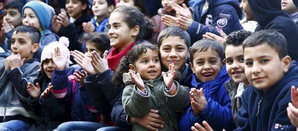 Danemark: Regroupement familial pour les 3 femmes et 20 enfants d'un migrant - Sputnik Afrique