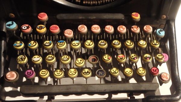 La machine à écrire d'emojis - Sputnik Afrique