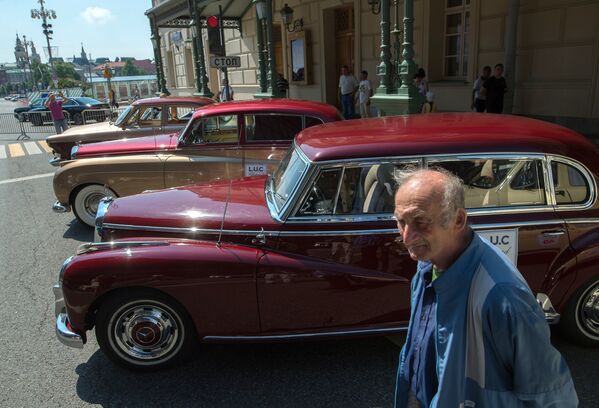 Rallye de voitures anciennes à Moscou - Sputnik Afrique
