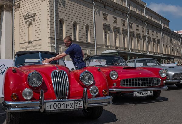 Rallye de voitures anciennes à Moscou - Sputnik Afrique