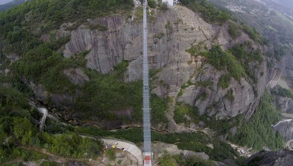Le plus long pont de verre construit en Chine - Sputnik Afrique