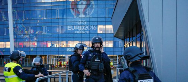 French Police forces take part in a mock attack drill outside the Grand Stade stadium (aka Parc Olympique Lyonnais or the Stade des Lumieres) in Decines, near Lyon, France, in preparation of security measures for the UEFA 2016 European Championship May 30, 2016. - Sputnik Afrique