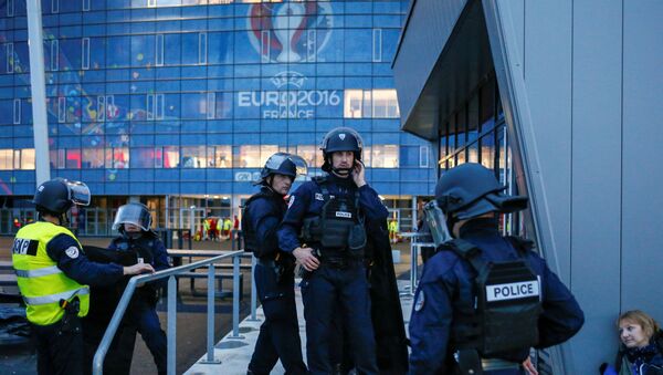 French Police forces take part in a mock attack drill outside the Grand Stade stadium (aka Parc Olympique Lyonnais or the Stade des Lumieres) in Decines, near Lyon, France, in preparation of security measures for the UEFA 2016 European Championship May 30, 2016. - Sputnik Afrique