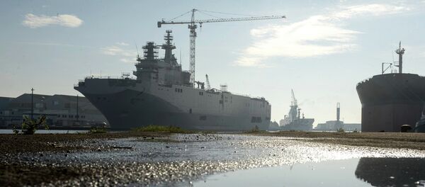 Второй вертолетоносец типа Мистраль спущен на воду во Франции - Sputnik Afrique