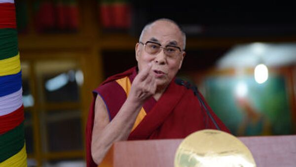 Le Dalaï-lama espère appelle à un dialogue Poutine-Trump pour la paix dans le monde - Sputnik Afrique