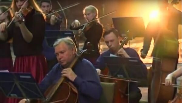 Un orchestre ukrainien joue Game of Thrones chez les métallos - Sputnik Afrique