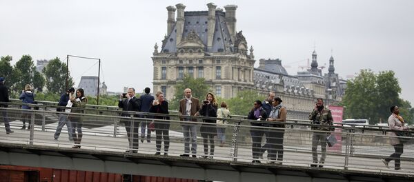 Comment ça va, le Louvre? Pas encore noyé? - Sputnik Afrique