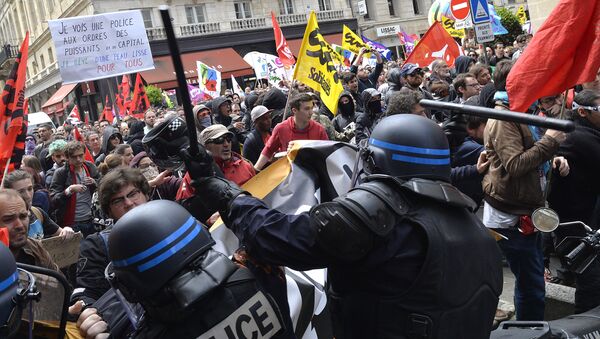 La police disperse une manifestation de protestation contre la Loi Travail à Bordeaux - Sputnik Afrique