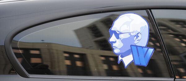 voiture avec collé sur la vitre - Sputnik Afrique