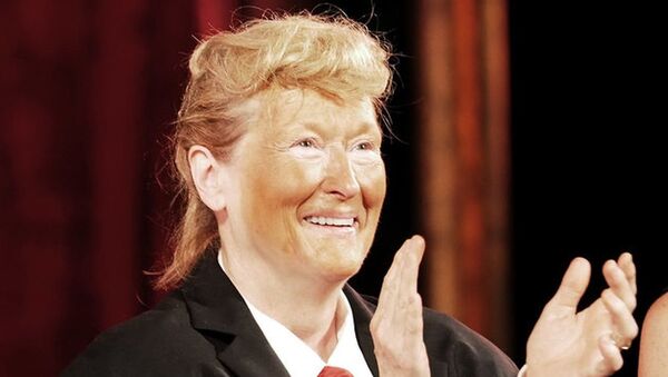 Meryl Streep takes stage dressed as Donald Trump - Sputnik Afrique