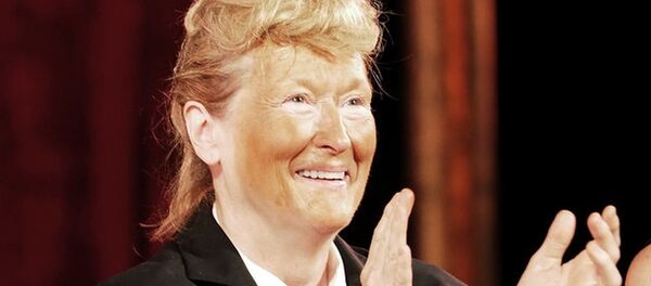 Meryl Streep takes stage dressed as Donald Trump - Sputnik Afrique