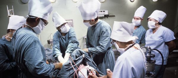 Heart surgery using ice and cold water and without using artificial blood-circulation apparatus - Sputnik Afrique