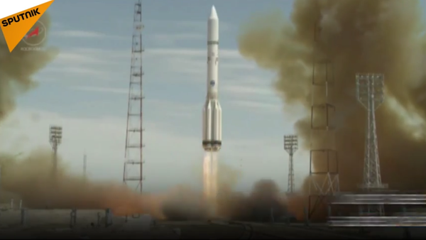 Une fusée Proton-M avec un satellite US décolle de Baïkonour - Sputnik Afrique