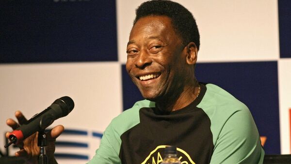 Le joueur légendaire Pelé se marie pour la 3e fois (vidéo) - Sputnik Afrique