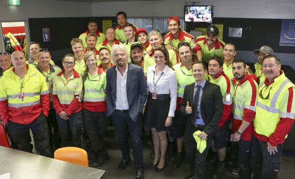Richard Brenson et l'équipe de Virgin Australia  - Sputnik Afrique