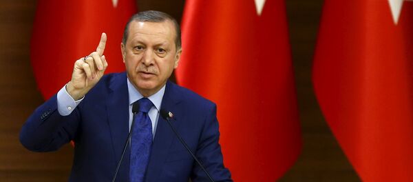 Turkish President Tayyip Erdogan makes a speech during his meeting with mukhtars at the Presidential Palace in Ankara, Turkey, March 16, 2016 - Sputnik Afrique