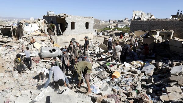 Des maisons détruites par les frappes de la coalition dirigée par l'Arabie Saoudite - Sputnik Afrique