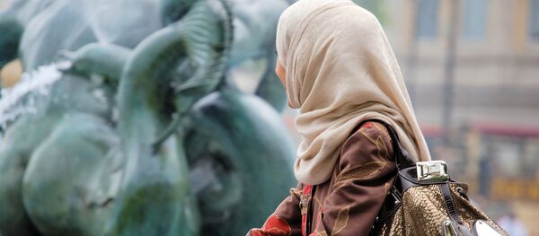 Une femme en charia - Sputnik Afrique