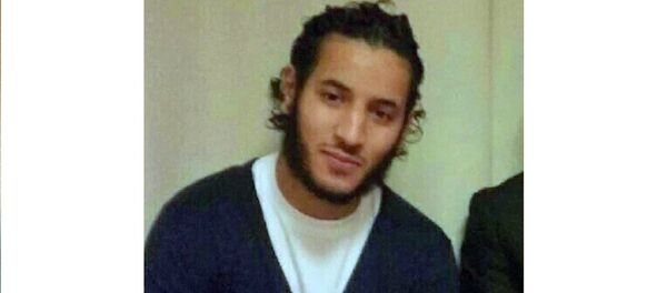 Le terroriste des Yvelines a diffusé son forfait sur Facebook Le terroriste des Yvelines a diffusé son forfait sur Facebook - Sputnik Afrique