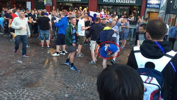 Les supporters britanniques insultent les Russes dans les rues - Sputnik Afrique
