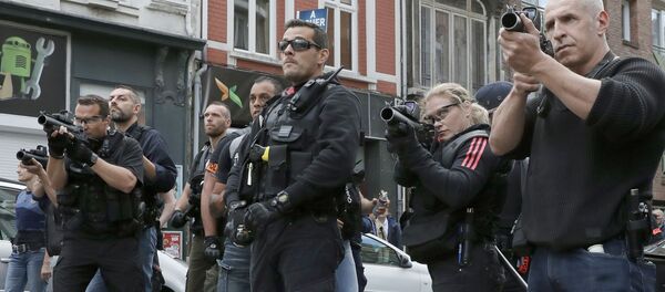 Lille, France 15/6/16 Police face rowdy supporters in the center of Lille, France. - Sputnik Afrique