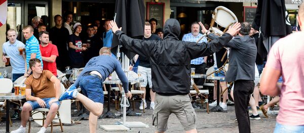 Les bagarres entre des Britanniques et des Russes à Lille lors d'Euro 2016 - Sputnik Afrique