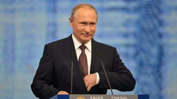 Le président russe Vladimir Poutine au Forum économique de Saint-Pétersbourg. - Sputnik Afrique