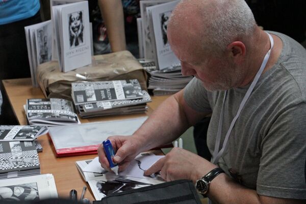 John Higgins dessine de petits cadeaux pour ses fans - Sputnik Afrique