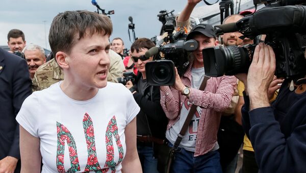 Die von Präsident Wladimir Putin begnadigte ukrainische Pilotin Nadeschda Sawtschenko in die Heimat zurückgekehrt - Sputnik Afrique